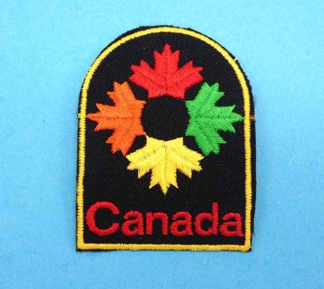 Ecusson patch Canada feuilles multicolores 