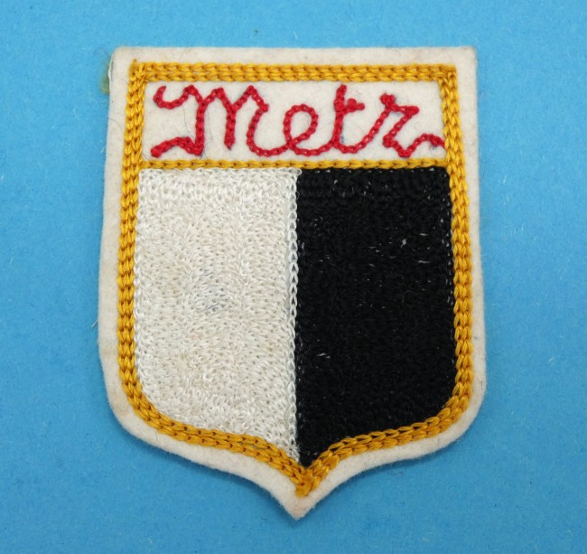 P1010535 Ecusson ancien brodé ville Metz