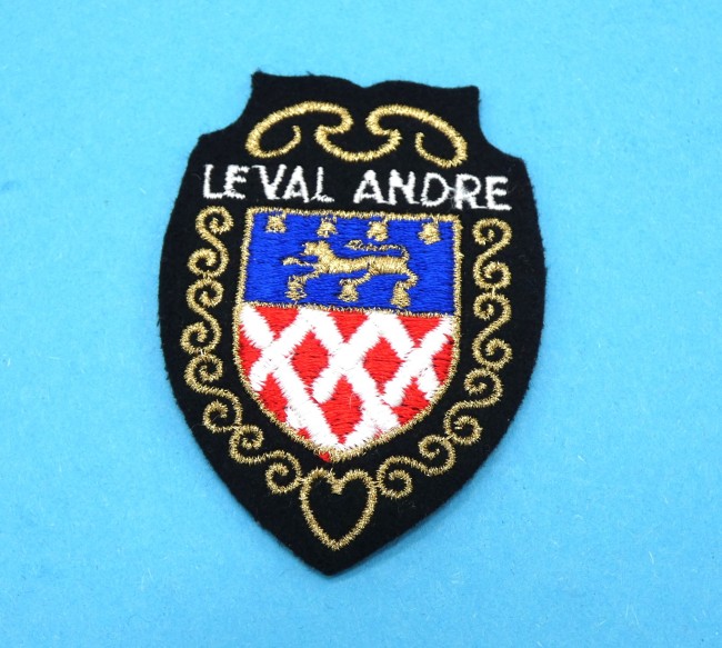 P1110732 Ecusson brodé ville LEVAL ANDRE