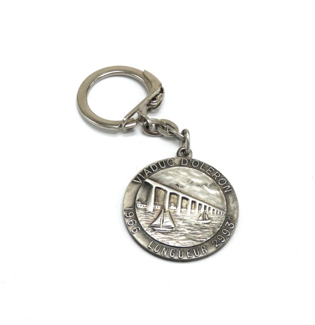 P1060070 Ancien Porte clé métal VIADUC D ' OLERON