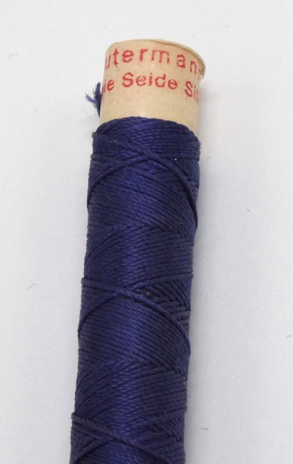 P1060192 Fil de soie à broder Gutermann C 218