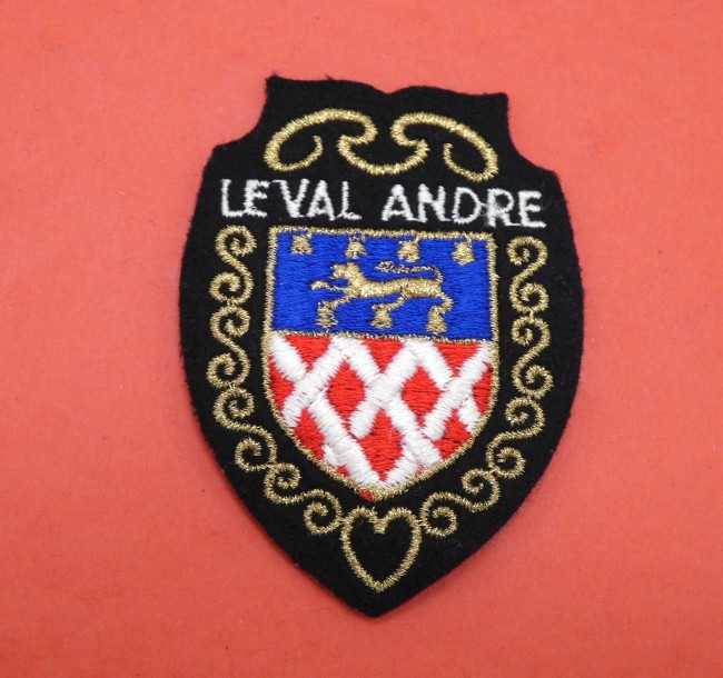 P1110731 Ecusson brodé ville LEVAL ANDRE