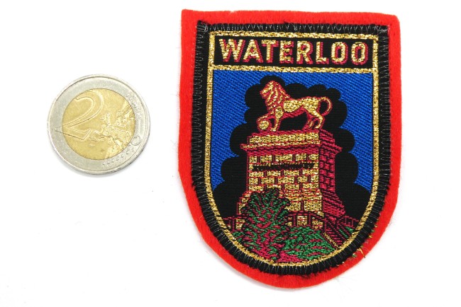 P1040093 Ecusson brodé ville Waterloo à coudre