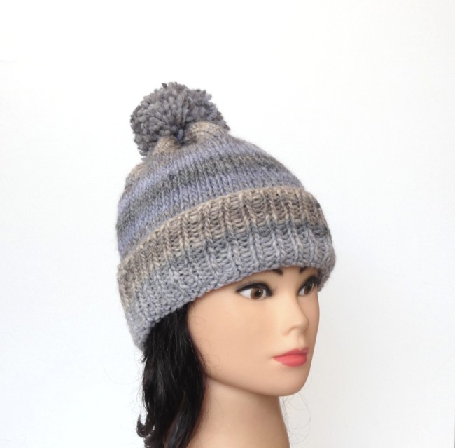 P1060037 TU Bonnet femme laine gris / beige à revers plassard et Après C 06