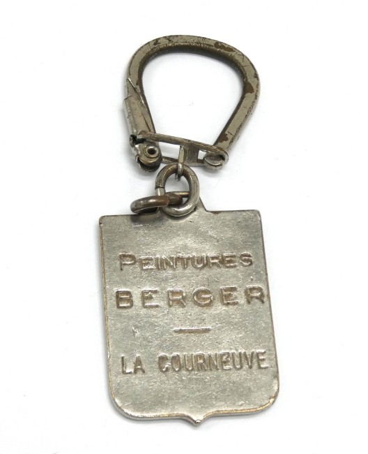 P1050933 Porte clé ancien émaillé peinture Berger
