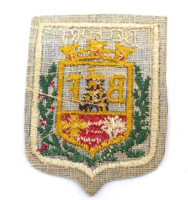 P1260059 Ecusson ancien brodé  ville Belfort