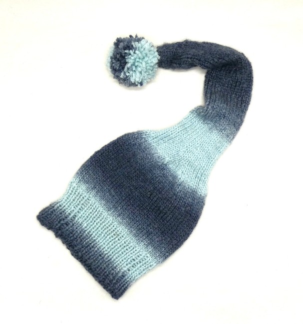 Bonnet lutin pour femme bleu clair et bleu avec pompon 