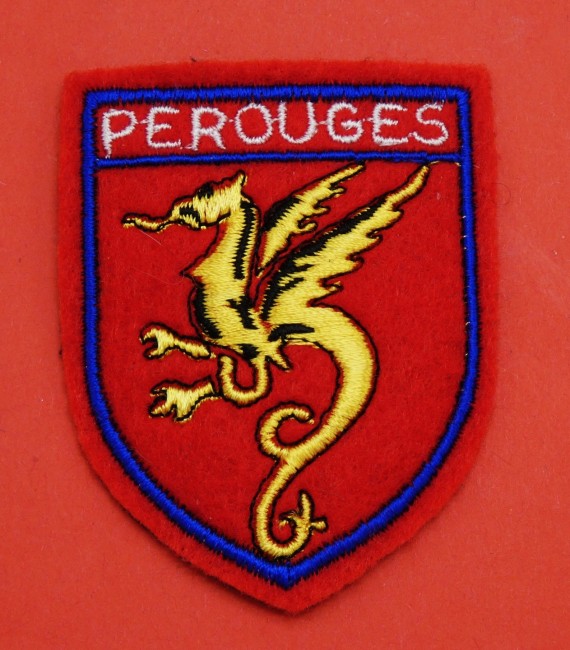 P1080389 Ecusson brodé ville PEROUGES