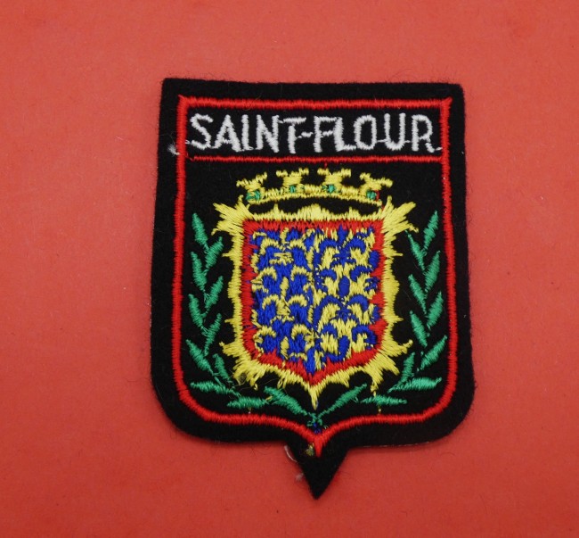 P1090936 Ecusson brodé ville Saint - Flour