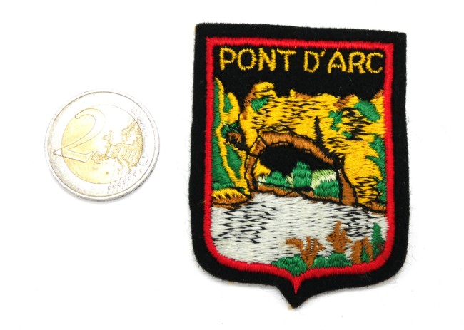  Ecusson brodé ville PONT D ' ARC ( occasion)