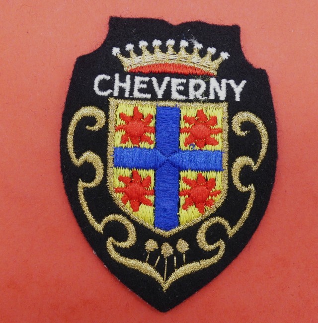 P1240711 Ecusson brodé ville Cheverny