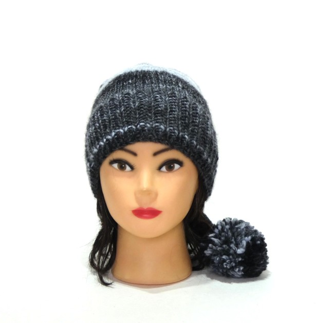 P1010977 Bonnet lutin noir & gris Katia Azteca