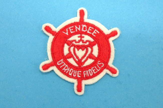 P1020032 Ecusson brodé gouvernail ville Vendéé