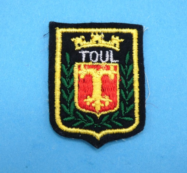 P1100883 Petit écusson brodé ville TOUL