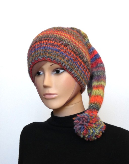 Bonnet lutin femme  avec pompon muticolore en laine Katia azteca Myrayas C 713 