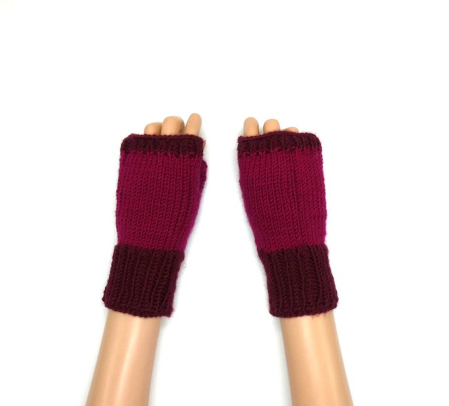 Mitaines pour femme couleur rose  fuchsia / prune 100% laine merino