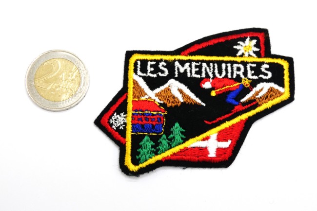 P1090525 Ecusson station ski brodé Les Menuires