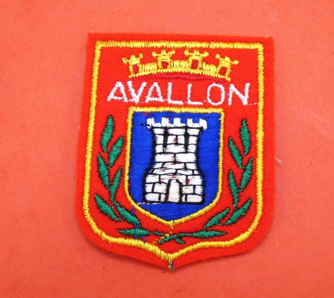 Ecusson brodé ville AVALLON 