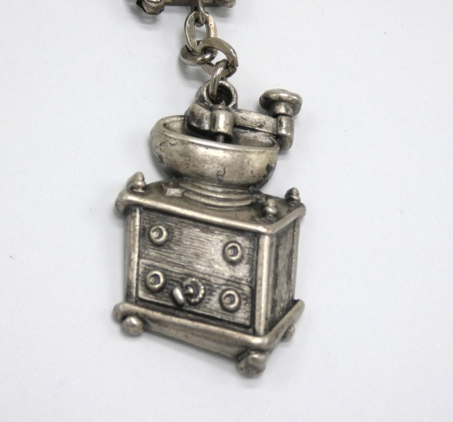 Ancien porte clé métal moulin à café sati 