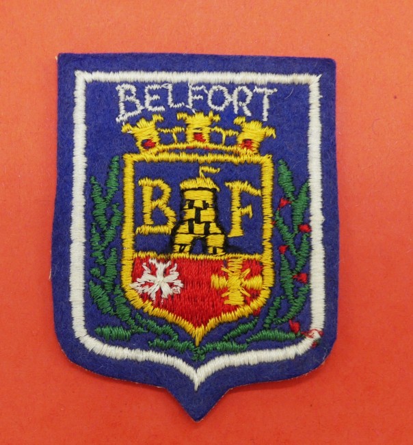 P1260060 Ecusson ancien brodé  ville Belfort