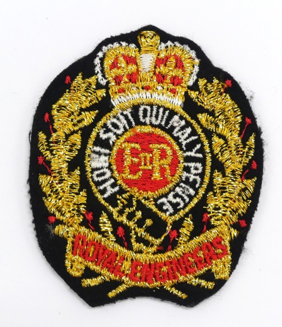 P1240149 Ecusson collection  couronne Britich army