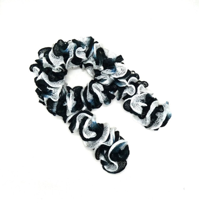 Echarpe femme noire et blanche 