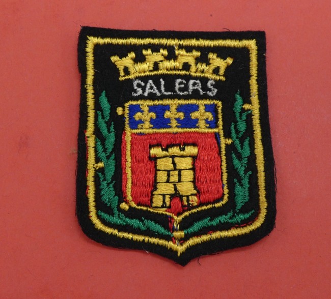 Ecusson ancien brodé ville SALERS 