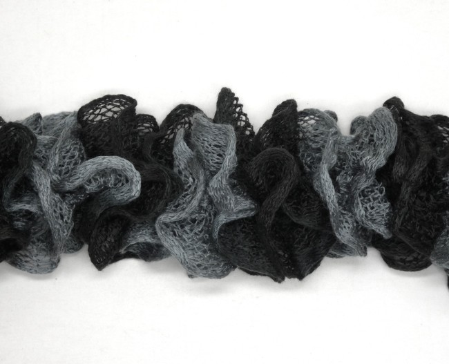 P1050050 Echarpe femme noir & grise froufrou