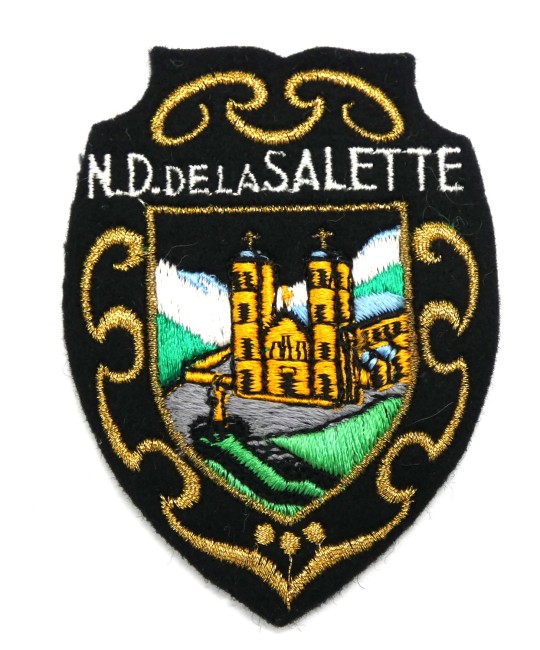P1110807 Ecusson meresse brodé N.D de La Salette
