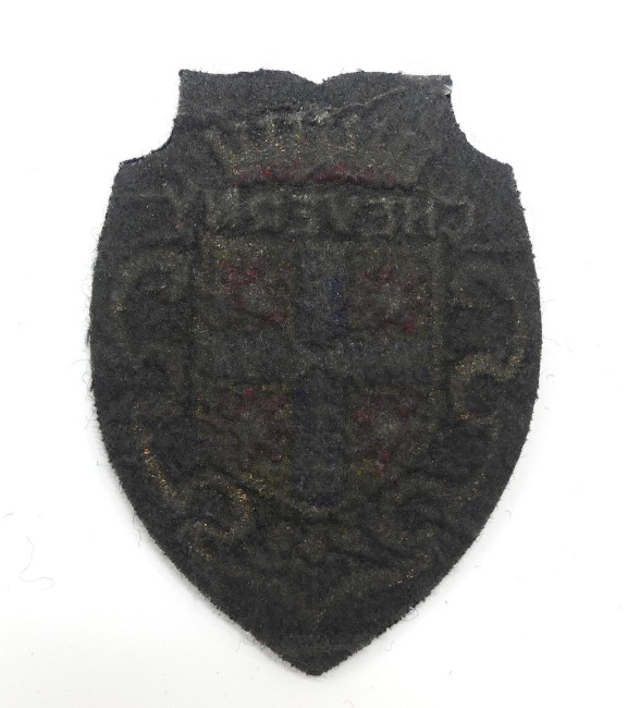 P1240710 Ecusson brodé ville Cheverny