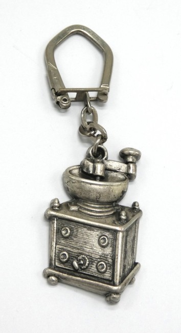 Ancien porte clé métal moulin à café sati 