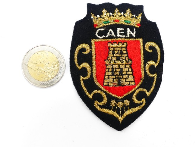 P1240586 Ecusson meresse brodé ville CAEN