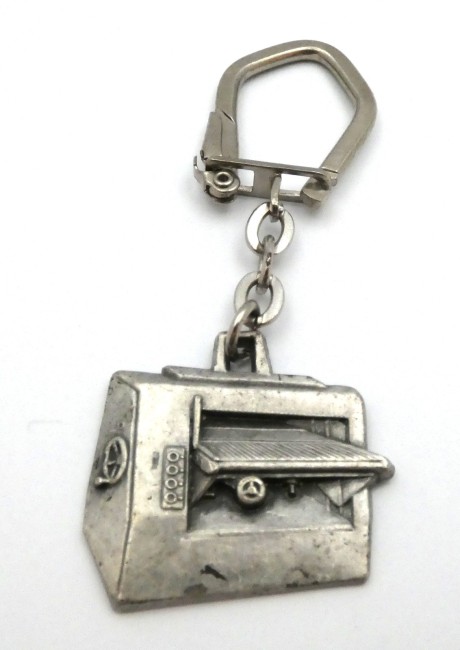 P1050229 Porte clé métal machine à travailler le bois
