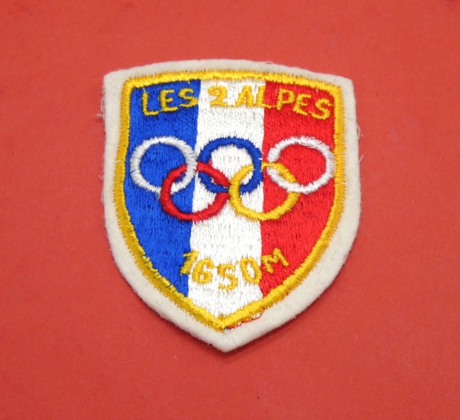 P1100158 Ecusson blason brodé ville Les 2 Alpes 1650 M à coudre