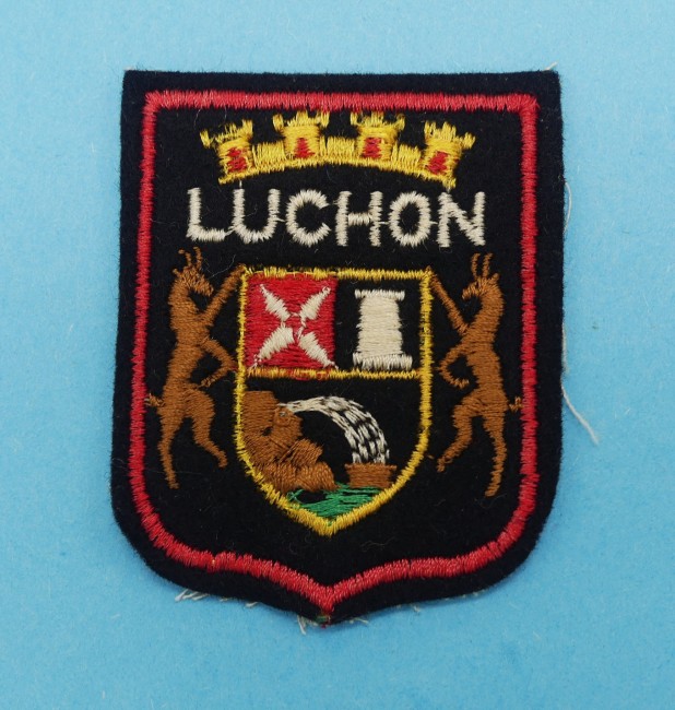 P1260067 Ecusson brodé ville LUCHON