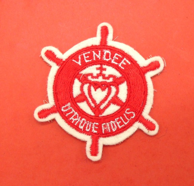 P1020033 Ecusson brodé gouvernail ville Vendéé