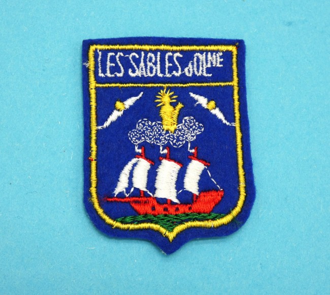 P1060275 Ecusson brodé Les Sables D 'OLne