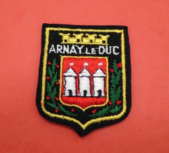 P1110865 Ecusson brodé ville Arnay Le Duc