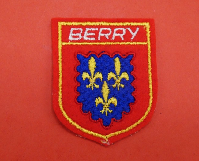 P1100357 Ecusson brodé ville BERRY