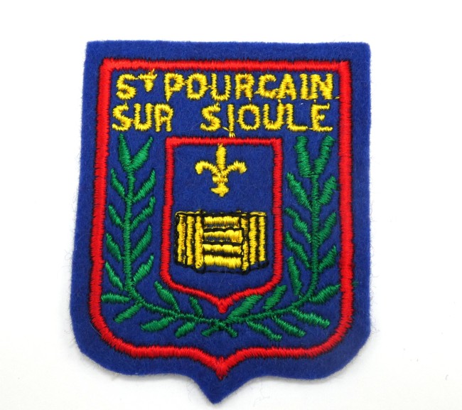 P1100449 Ecusson brodé ville St Pourcain sur Sioule