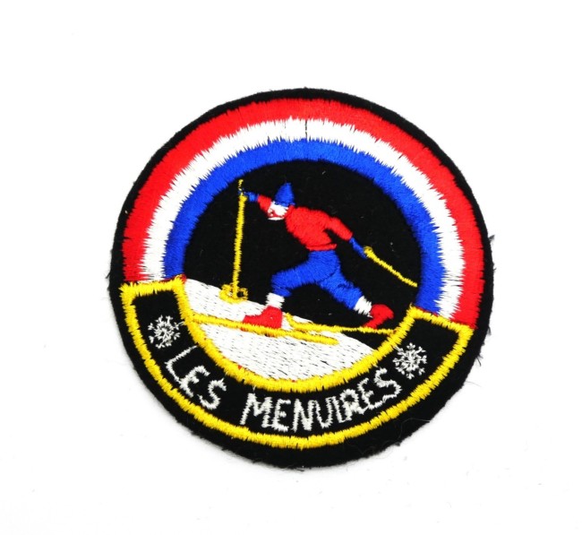 P1090574 Ecusson brodé Les Menuires motif skieur