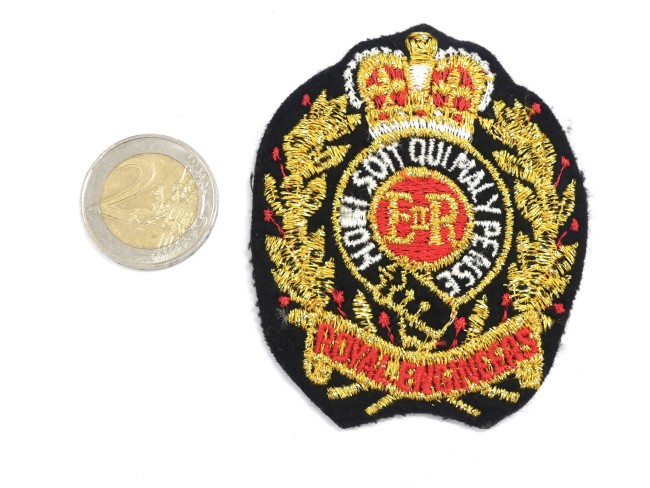 P1240150 Ecusson collection  couronne Britich army