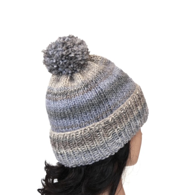 P1060036 TU Bonnet femme laine gris / beige à revers plassard et Après C 06