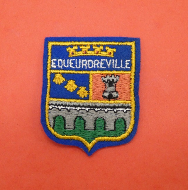 P1110622 Ecusson brodé ville Equeurdreville à coudre