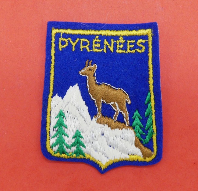 Ecusson brodé ville montagne Pyrénées 