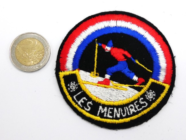 P1090576 Ecusson brodé Les Menuires motif skieur
