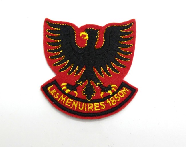 P1090553 Ecusson aigle royal brodé ville Les Menuires 1850 M
