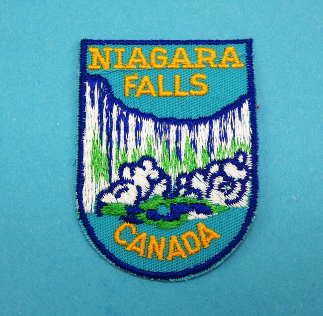P1010827 Ecusson Niagara Falls Canada à coudre