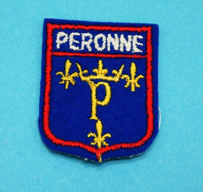 P1110409 Petit écusson brodé ville Peronne