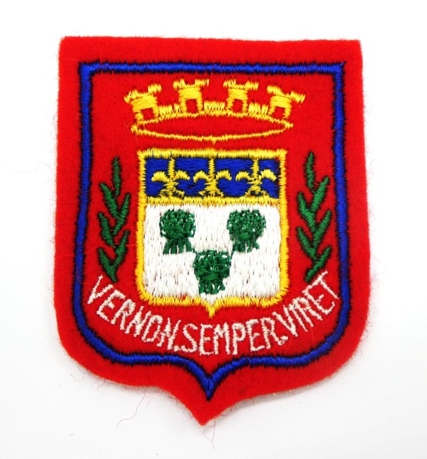 P1100287 Ecusson brodé ville Vernon Semper Viret